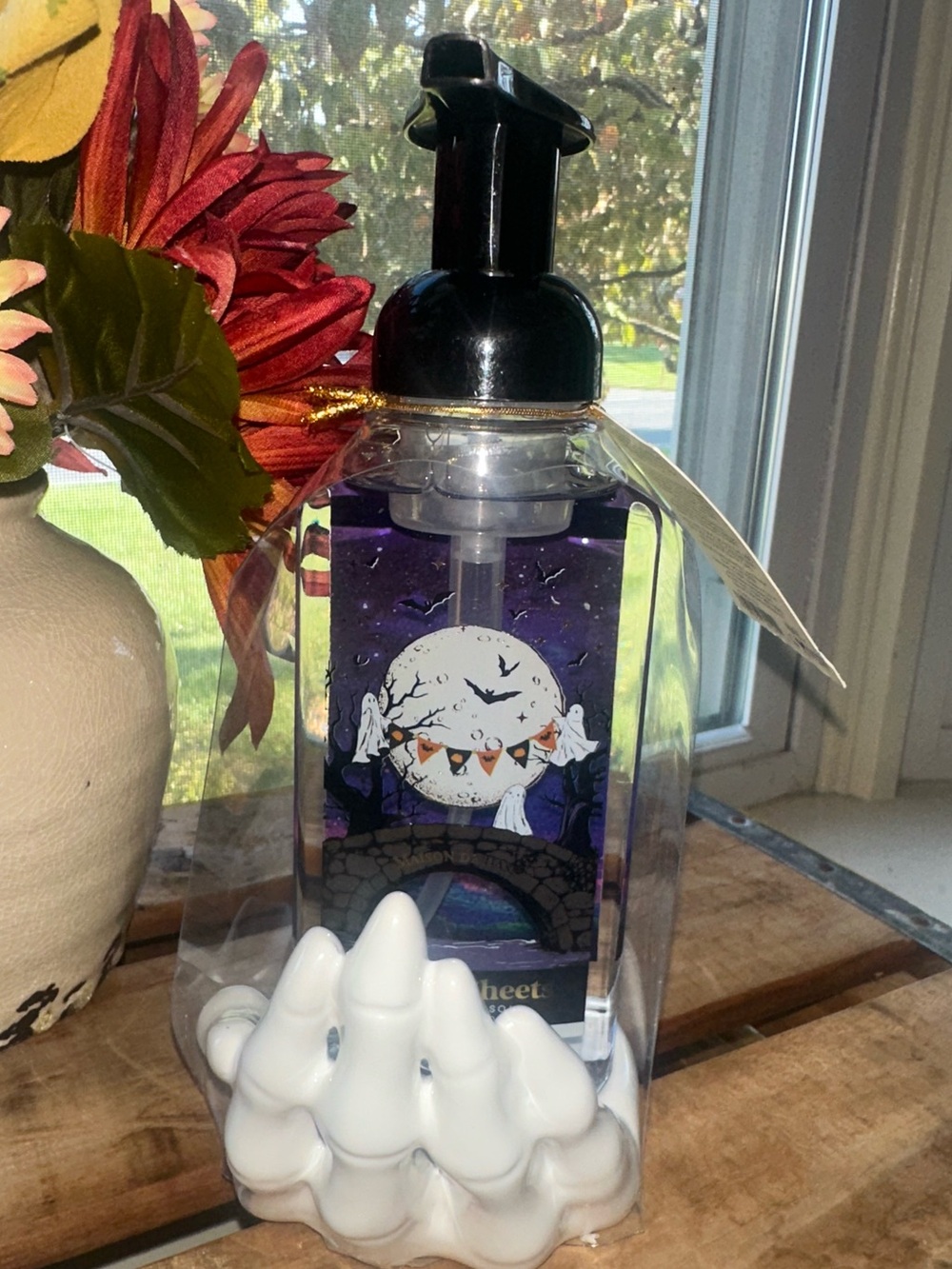 Halloween skeleton hand foaming soap holder, with Hand Lotion refillable -New